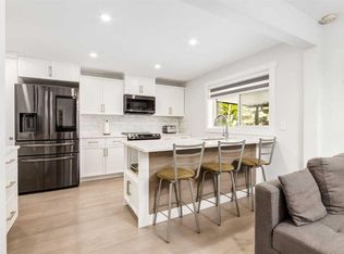 23 E Sussex Cres SW, Calgary, AB T2W0L4