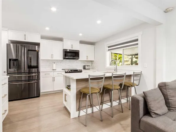 23 E Sussex Cres SW, Calgary, AB T2W 0L4
