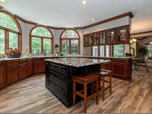 4th image of 1739 Royal Oaks Cir