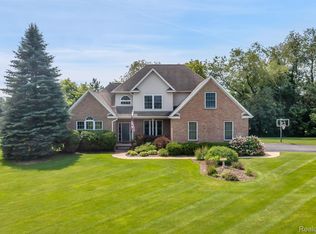 12868 Burgandy Dr, South Lyon, MI