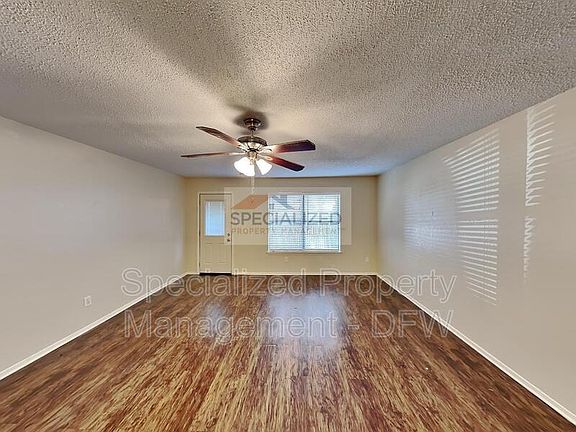 3rd image of 932 Southmoor Dr