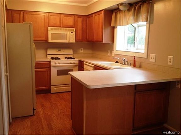 4th image of 600 Larchmont Dr