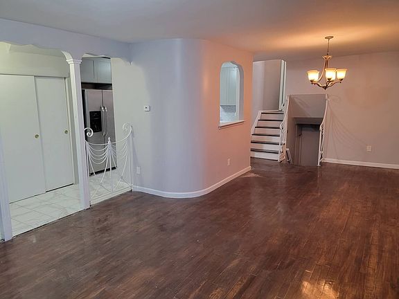 4th image of 1212 E 69th St