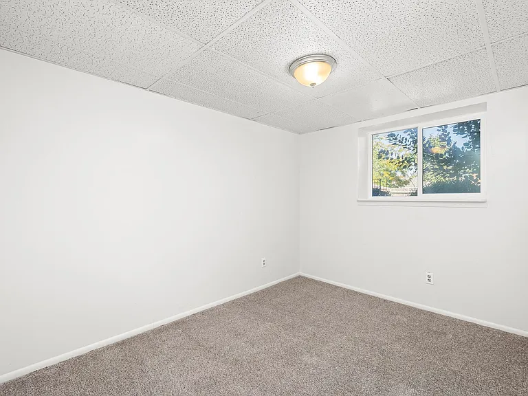 6585 S 5135 W — Photo 8