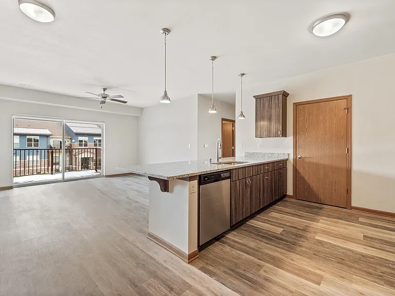 Saxony Village Apartments — Photo 40