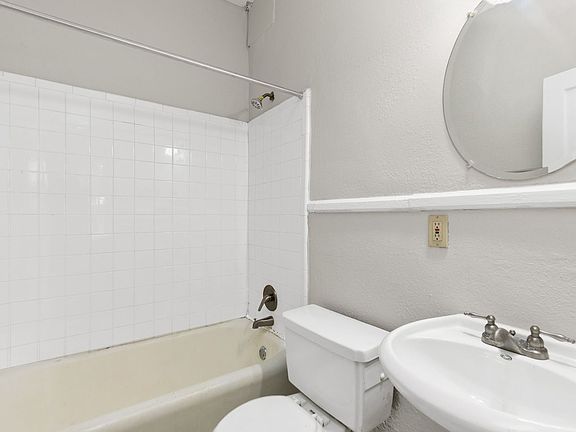 2nd image of 2930 Clairmont Ave S APT B10