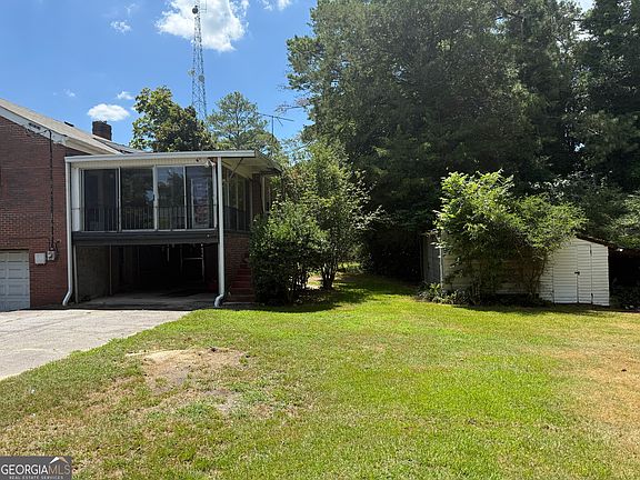5th image of 998 Highland Cir SE