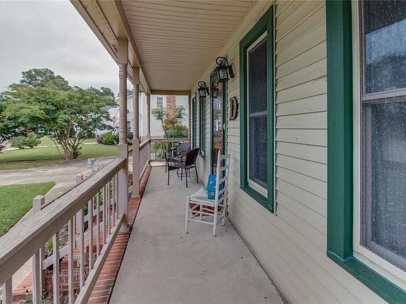 4th image of 13 Evans Grove Dr