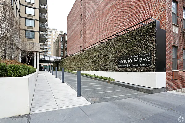 Rented by Jack Resnick & Sons | media 17