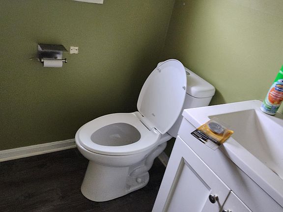 4th image of 131 Kenney St
