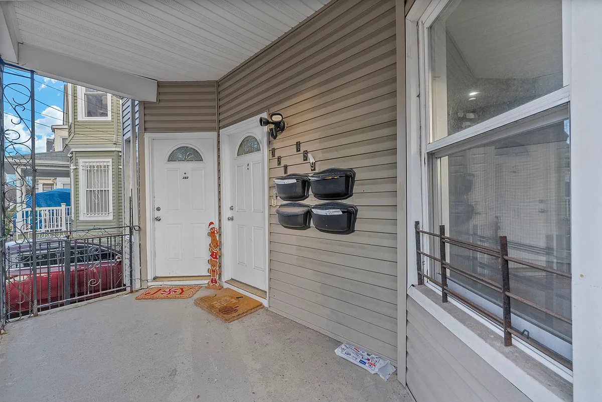 Building Photo - 467 Summer Ave #1