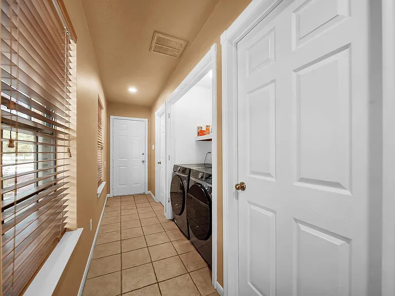 303 Shawnee Dr — Photo 13