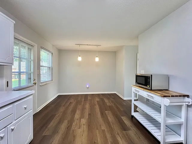Willow Dr — Photo 9