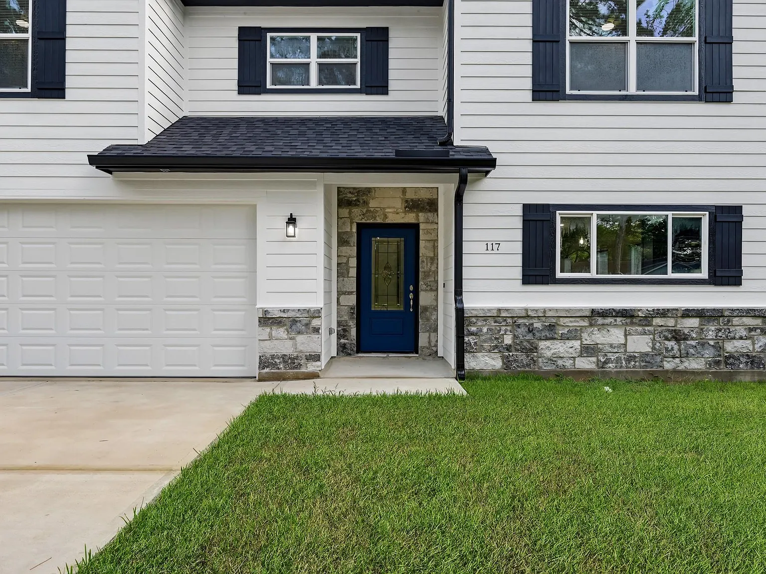 4 bed, 2.5 bath, 2394 sqft, $3,500 — Photo 4