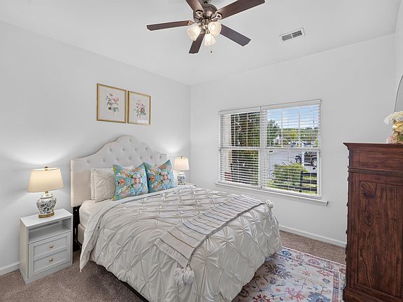 5th image of 1018 Preston Pl