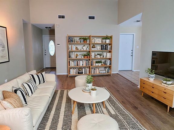 3rd image of 2303 N Celia Dr