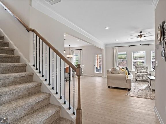 4th image of 121 Sycamore Ln