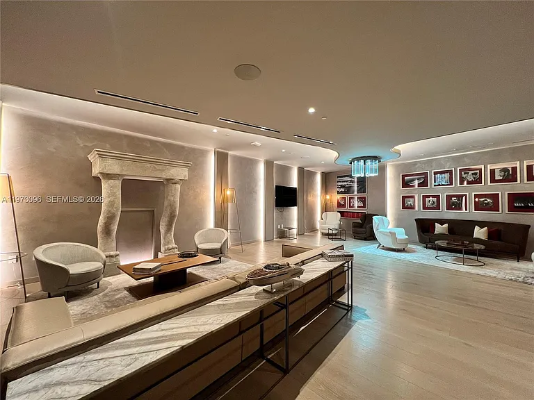 1000 Brickell Plz — Photo 17