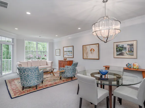 625 Brookside Court #625, Newtown, CT 06470