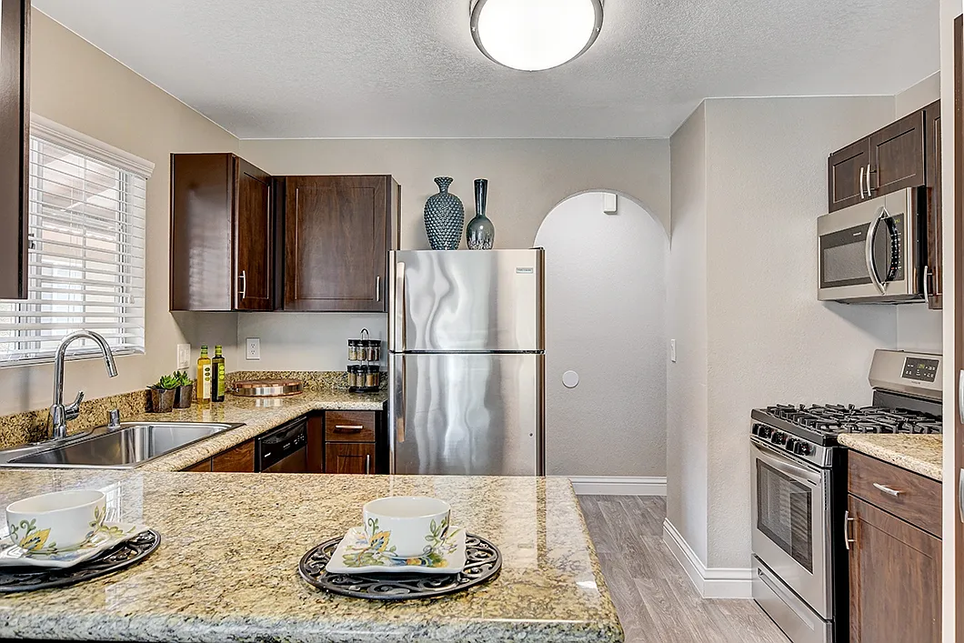 Breakers Apartments — Photo 3