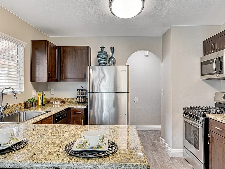 Breakers Apartments — Photo 3