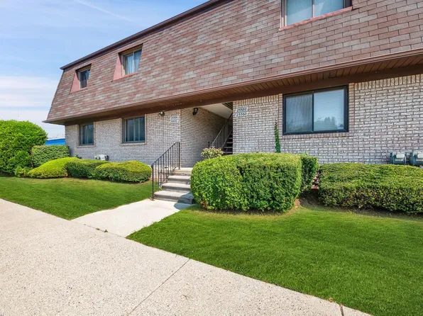 25560 Quarter Deck St Building 3, Harrison Township, MI 48045