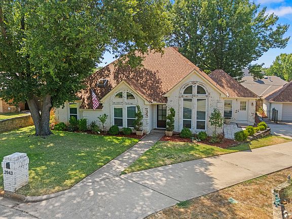 3rd image of 2943 Scenic Dr