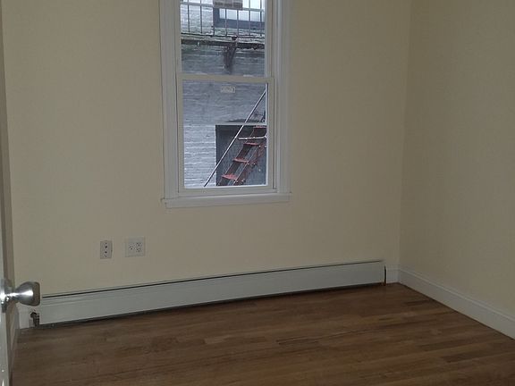 4th image of 3200 Hull Ave