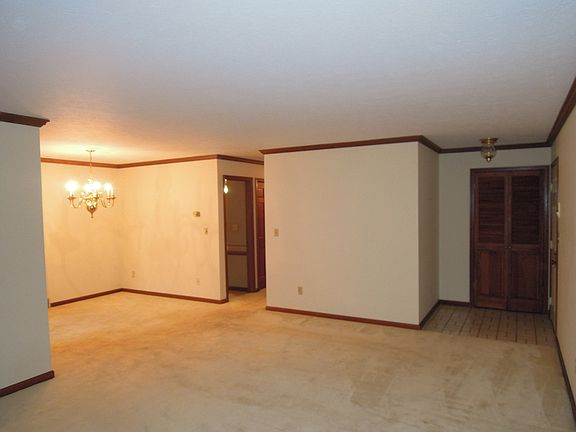 4th image of 1306 Fox Run Ct #B