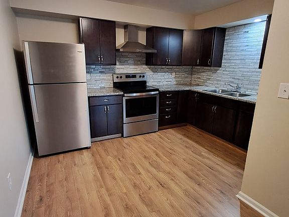 2nd image of 208 Flintridge Dr APT 6