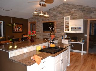 120 Loretta Ln, Saint Paul, MN 55115