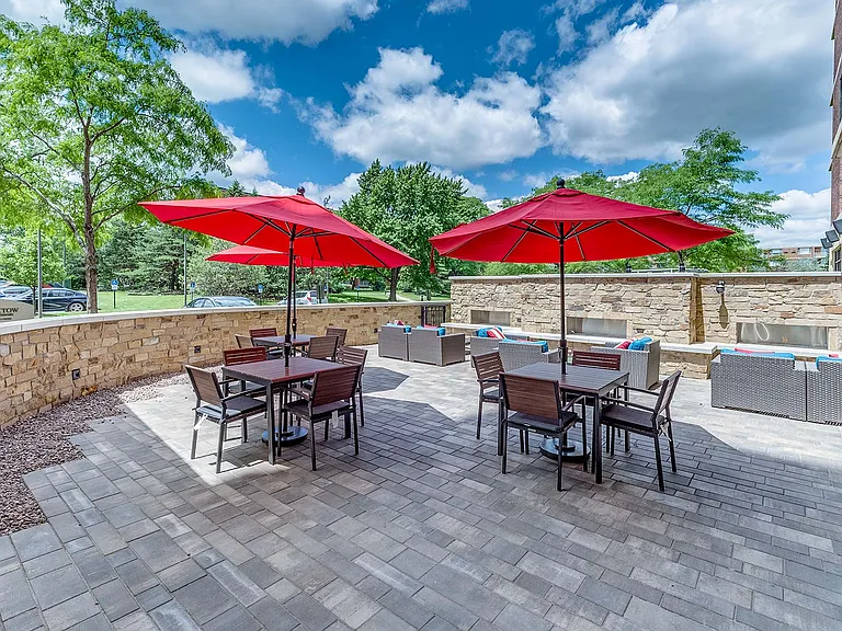 Yorktown Apartments — Photo 14