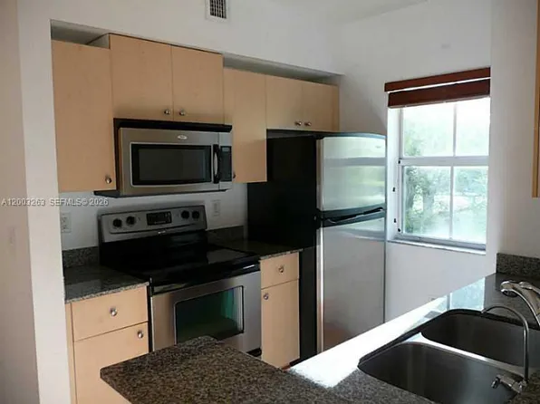 2586 Centergate Dr APT 207, Hollywood, FL 33025