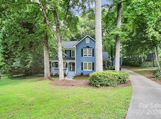 6933 Loretta Pl, Charlotte, NC 28215