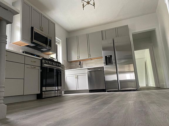 4th image of 3656 N Claremont Ave Unit 2