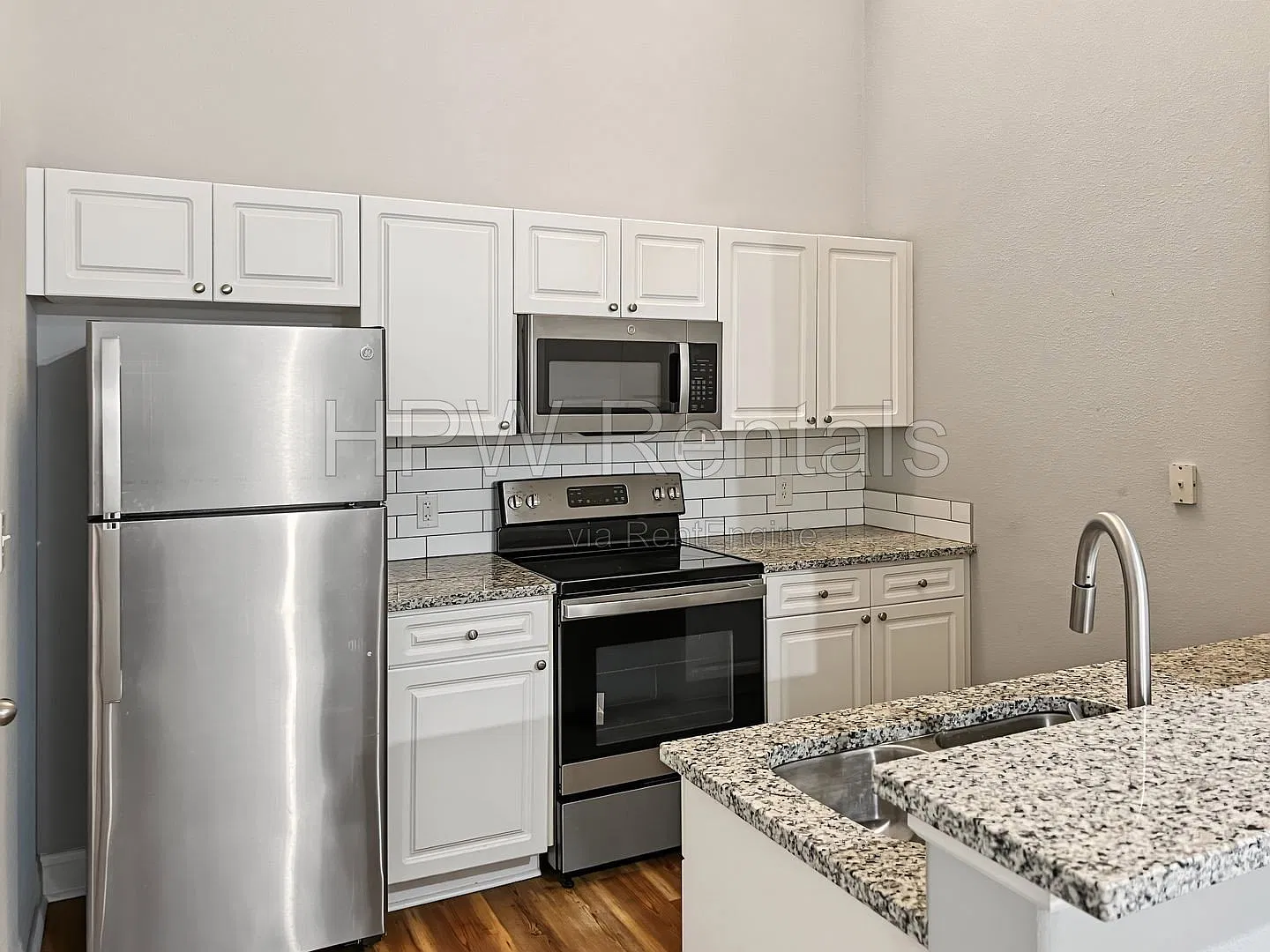 3 bed, 3.0 bath, 1420 sqft, $2,000 — Photo 4