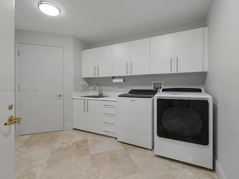 10 Edgewater Dr #4H — Photo 31