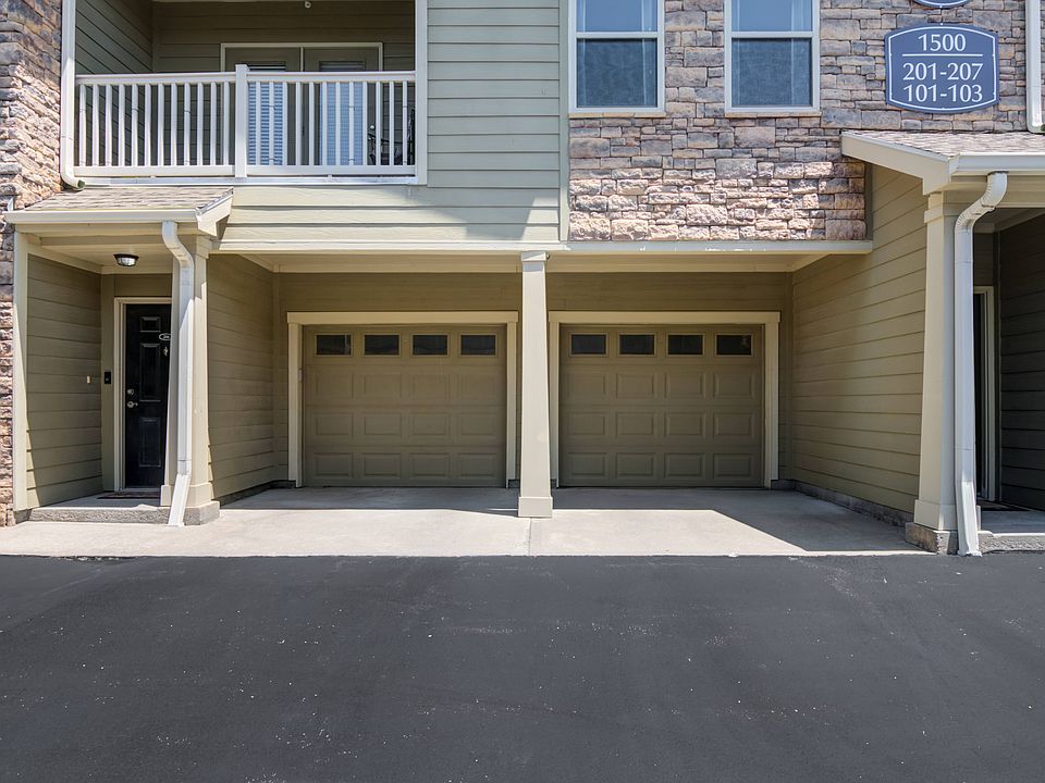 NEIGHBORHOOD   K's Sovereign at Overland Park - 13310 Melrose Ln Overland Park KS (8