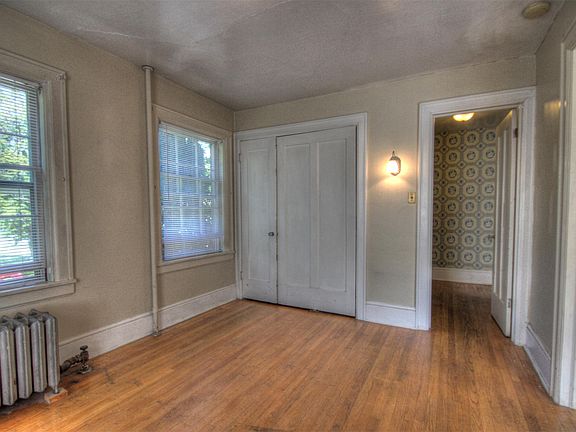 3rd image of 439 University Ave #32