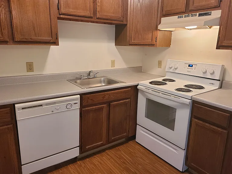 Timber Lake Apartments — Photo 27