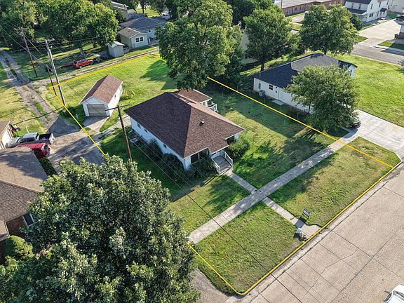 3rd image of 214 W Kansas Ave