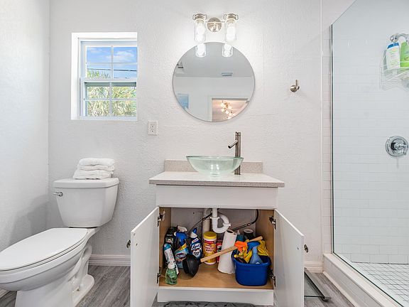 4th image of 457 10th Ave N #1/2