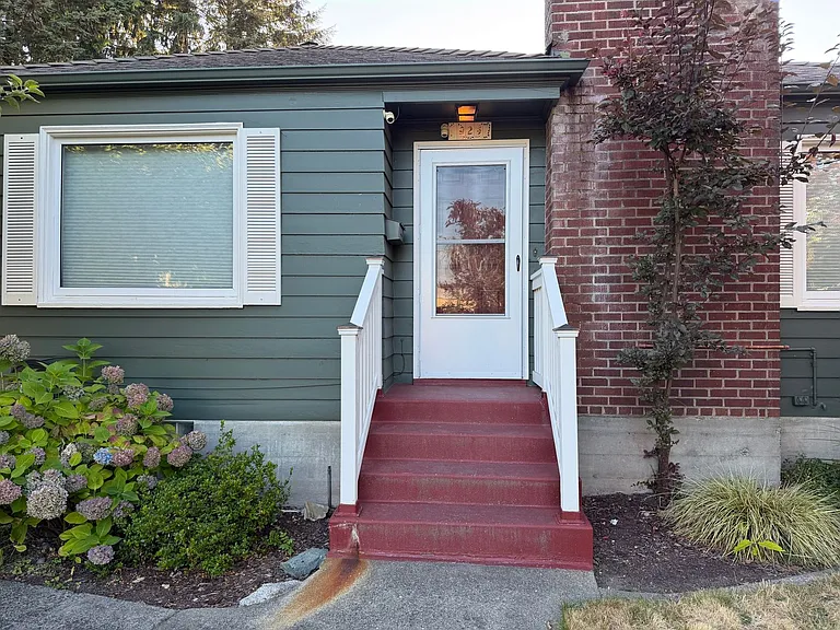 924 N Union Ave — Photo 3