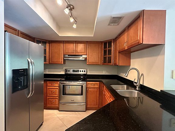 3rd image of 2005 SE 10th Avenue #409