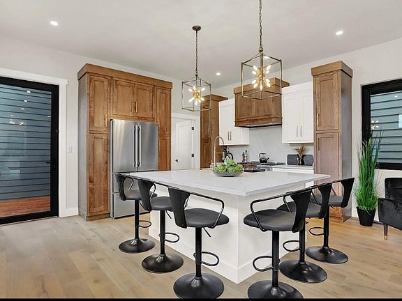 4th image of 928 Woodlawn Ave #A