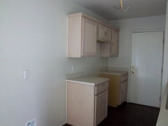 5th image of 2242 Gary Ln