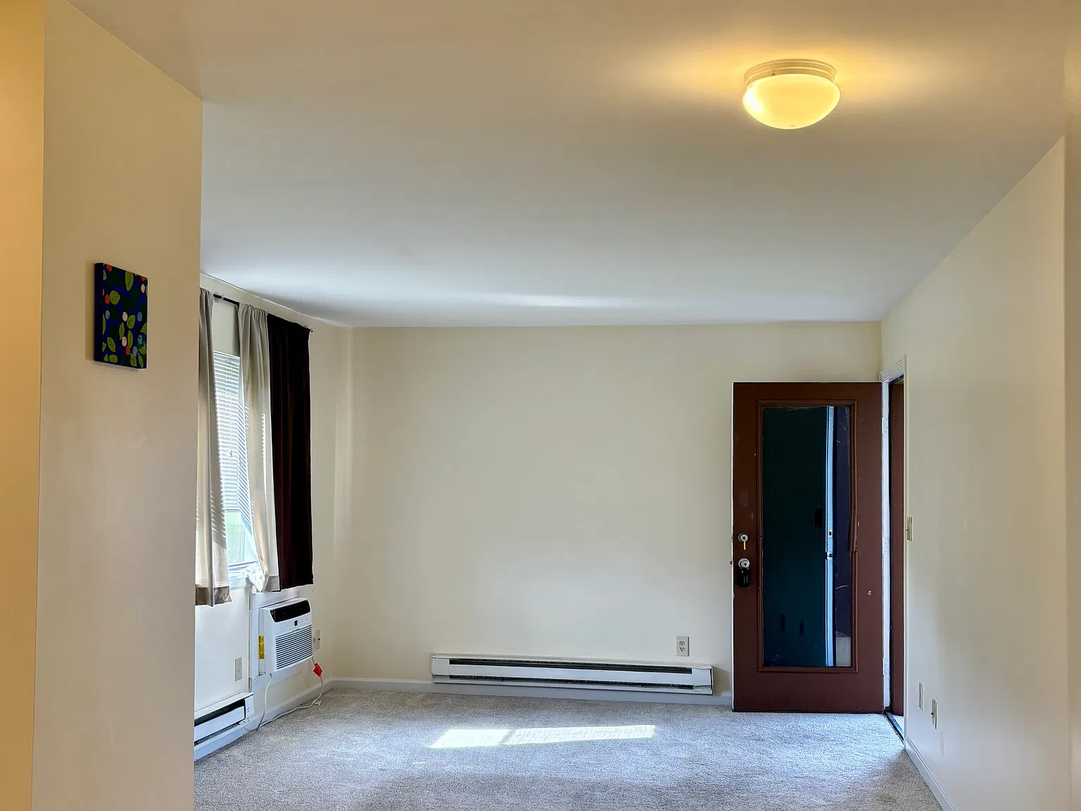 1 bed, 750 sqft, $1,300 — Photo 2
