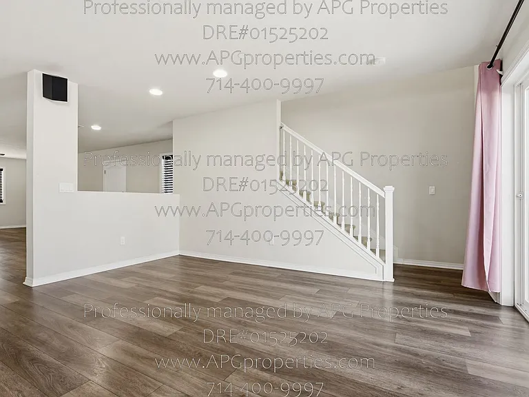 139 Thompson Ave — Photo 18