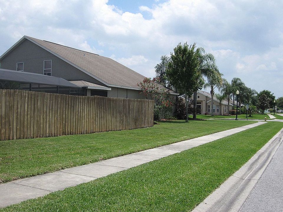 2nd image of 416 Winding Hollow Ave