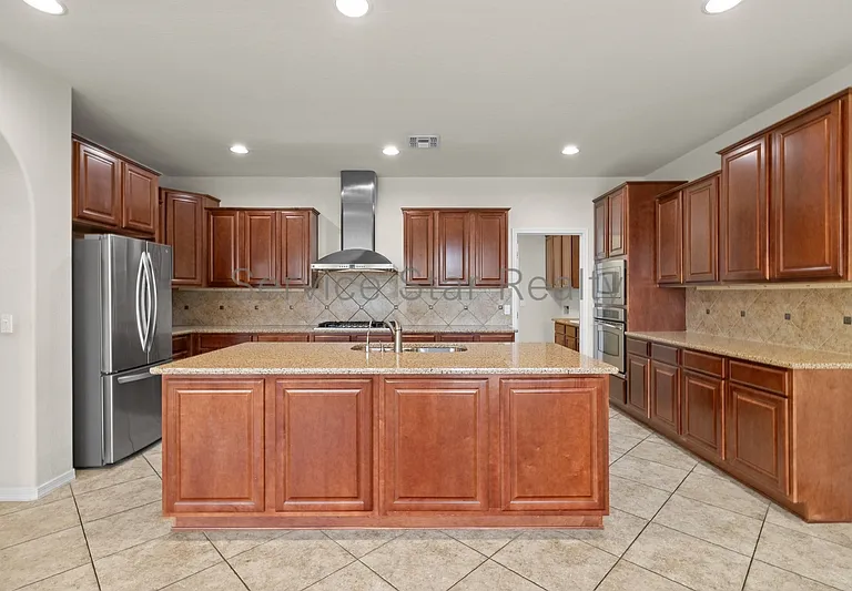 3724 E Robin Ln — Photo 6